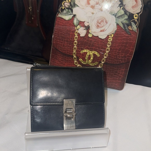 Authentic Gucci Black Leather Bifold Wallet With Silver Metal GUC - Picture 3 of 16